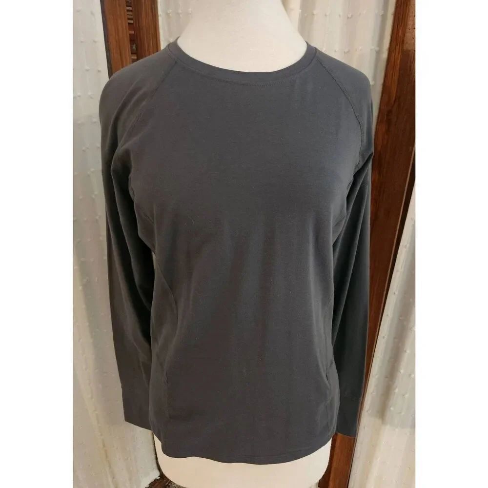E56 Erin London long-sleeved athletic tee